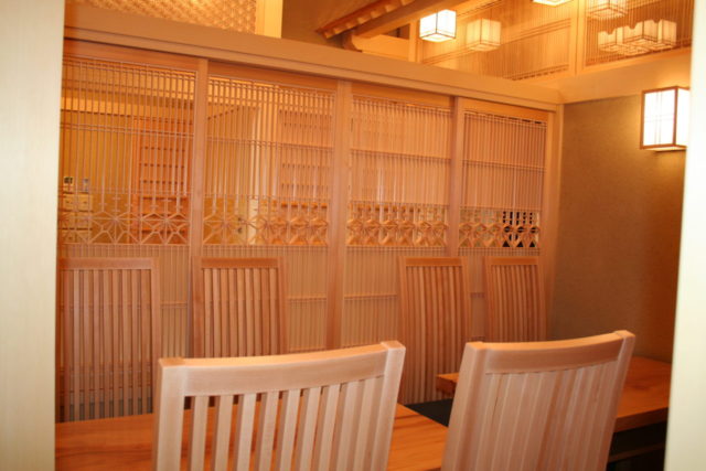 伝統とモダンが融合した建具デザイン - 料亭・レストランの施工実績